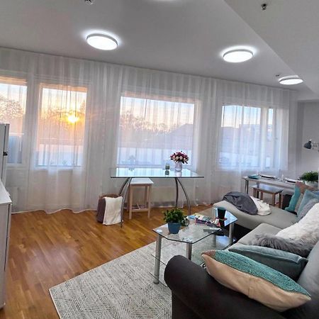 Stella'S Apartment - City Center - Free Secure Parking - Big Sun Terrace - Air Conditioning - Wifi - Tram To The Tallinn Bus Station And Old Town Exterior foto