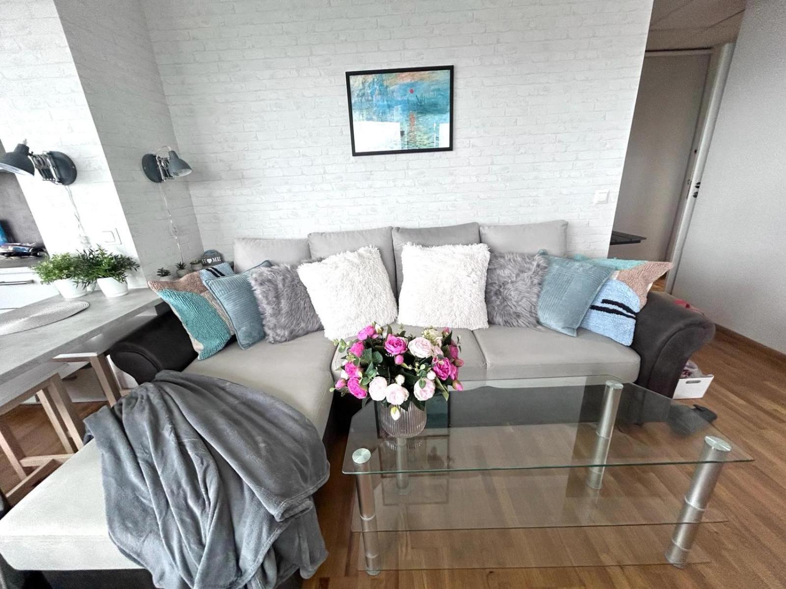 Stella'S Apartment - City Center - Free Secure Parking - Big Sun Terrace - Air Conditioning - Wifi - Tram To The Tallinn Bus Station And Old Town Exterior foto