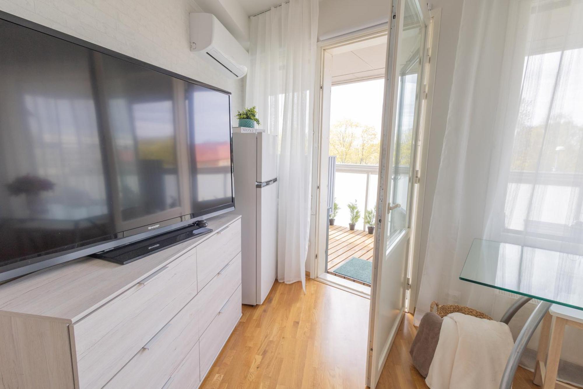 Stella'S Apartment - City Center - Free Secure Parking - Big Sun Terrace - Air Conditioning - Wifi - Tram To The Tallinn Bus Station And Old Town Exterior foto
